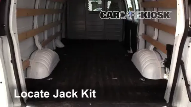 2017 GMC Savana 2500 4.8L V8 FlexFuel Extended Cargo Van Pneus et roues Changer un pneu crevé